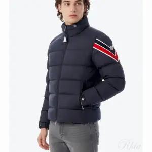 몽클레르 솔라얀 쇼트 재킷 1A00066 549SK 779