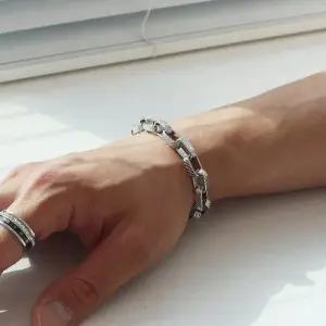 [벨가] 써지컬스틸 유광 실버 입체 무늬 사각 팔찌