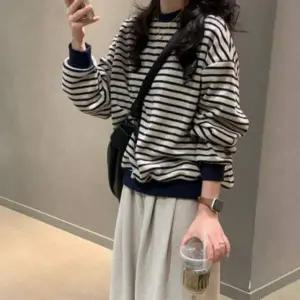 [콩심팥심]여성 줄무늬 스트라이프 라운드넥 긴팔 맨투맨 티셔츠 여자티셔츠