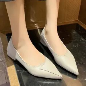 ONM 여성 뾰족코 스타일 베이직 디자인 구두 뮬 블로퍼