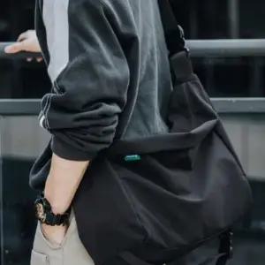 백 크로스 커플 공용 남녀 여행 패션 나들이 룩 공항 캐주얼데일리가방 여성가방남성가방