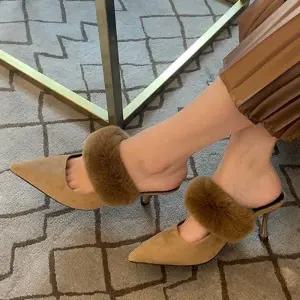 리얼토끼털 스트랩 포인트 세련된 하이힐 뮬 슈즈 5FWY