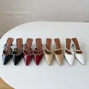 스터드 스트랩 유니크한 매력의 뮬 힐 샌들 5FWY