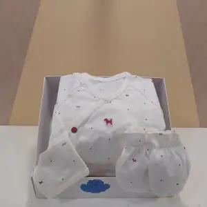 [블루독베이비](신세계 사우스시티)**RD)도기BI배내저고리,손싸개 선물세트(44170-000-06+441701-008-07)