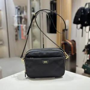 [닥스](강남점)DCBA5F891BK 블랙 원단 경량 크로스백