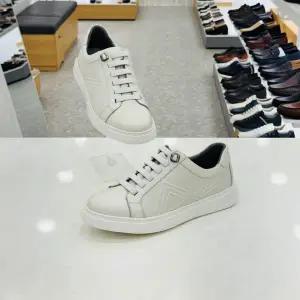 [탠디]미셸by탠디남성소가죽플래인스몰펀칭엠보소재자수포인트밴드끈스니커즈Y25027_CJ