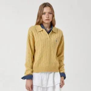 [롯데백화점]후아유 여성 Steve Cable Button Collar Pullover WHKAF4931F
