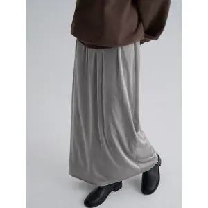 [에잇세컨즈] 맥시랭스 벨벳 스커트  그레이 (125X27MQ93)