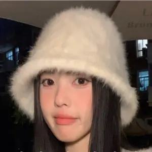 겨울벙거지 보송 버킷햇 여성 퍼 데일리 겨울 니트벙거지모자 3컬러 실루엣