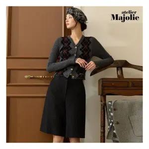 아뜰리에마졸리 헤링본 울 버뮤다 팬츠 1종 [런칭 가격 79,900원]