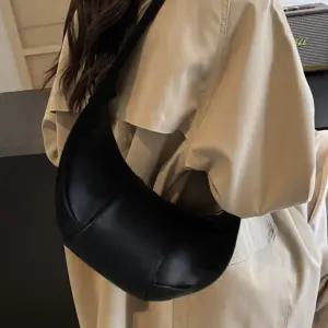 크루아상백 직장인 데일리 가방 여대생 패션 크로스백