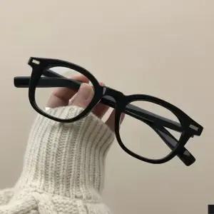 미니멀 아넬형 웰링턴 뿔테 안경 (WFKLSRC)
