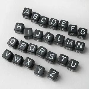 싼비즈 [678-82]알파벳비즈 이니셜비즈 사각 10mm 블랙/화이트알파벳 ,1개