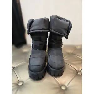 [에고이스트] 버클 장식 투웨이 패딩 부츠 EQ4AS-962 [P003724727]