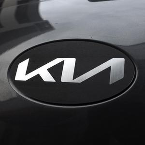 기아로고변경 신형 KN 마크 엠블럼교체 스포티지 R QL 더볼드