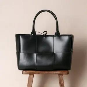 토트백 빅 가죽 위빙 포인트 스퀘어 가방 블랙 데일리토트백 대학생토트백 직장인토트백