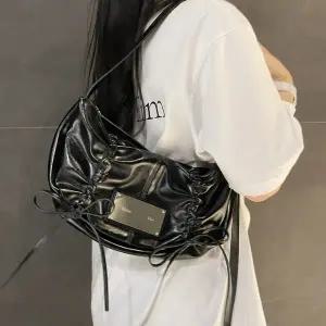 [마뗑킴]당일출고 마뗑킴 하프 셔링 리본 라운드 숄더백 발레코어 3COR