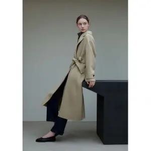 발렌시아 카라 롱 벨티드 코트 24AGH21