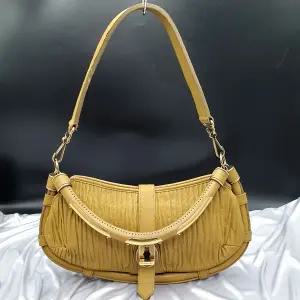 버버리 럭셔리 여성 숄더백 중고 명품 가방 은피아노