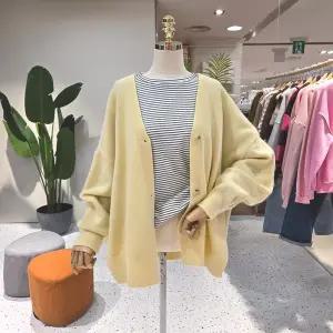 [대구백화점] [에잇컨셉]루즈핏 백자수포인트 트임가디건(C26B7FCD035)