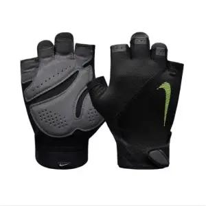 나이키 헬스장갑 엘레멘탈 미드웨이트 트레이닝 글러브 AC4367-055 국내 매장판