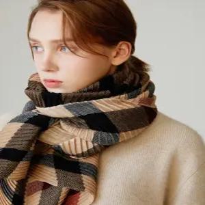 닥스 액세서리 26SS [메가히트][WOOL100%]브라운 체크 울 플리츠 스카프겸 머플러 DCSC6E581W3