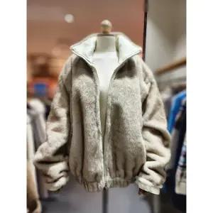 [러브앤쇼](천안아산점)덤블퍼하이넥점퍼 GCFKGJP07