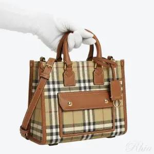 버버리 미니 프레야 여성 토트백 가방 8109793