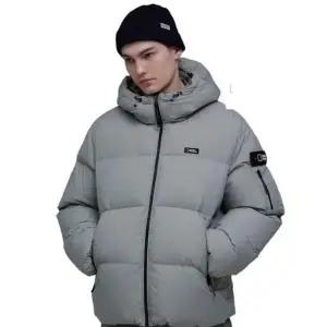 [내셔널지오그래픽](본점)남녀공용 골든몰 숏기장 구스 후디 다운 점퍼 N234UDW120