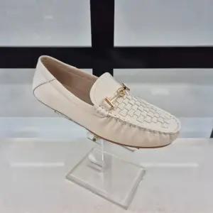 HC11 양가죽 여성화 초경량 세미케주얼 로퍼  V0M7U51V310