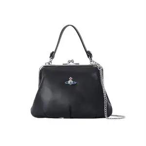 [비비안웨스트우드] 4B010005W L001L N403 그래니 나파 프레임 펄스 체인 토트백