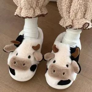 2500 얼룩소 여성슬리퍼 인형 털슬리퍼 털실내화 겨울 방한 보온 털신 거실화