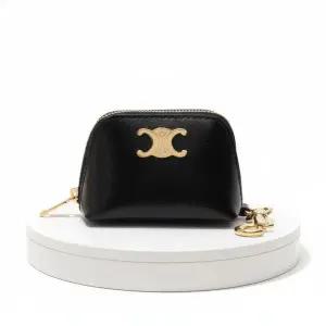 [셀린느]25FW MICRO TRIOMPHE CHARM IN SHINY CALFSKIN 49J773GUD 38NO 샤이니 카프스 마이크로 트리옹프