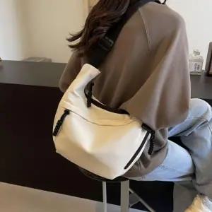 남녀공용 심플 크로스백 여행용 대학생 가방 가방 빅백 남성 대 학생 남자 크로스백 메신저백 숄더백