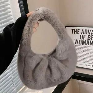 겨울 토트백 여자 데일리 퍼가방 데이트룩 출근코디 여성토드백 여성토트백 피크닉가방