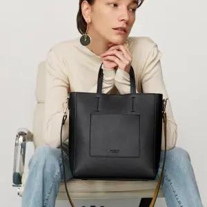 백화점정품 헤지스 남성 가방 핸드백 선물 ][CELIA] 블랙 심플 포켓 포인트 토트 겸 숄더백 M HIBA5E972BK