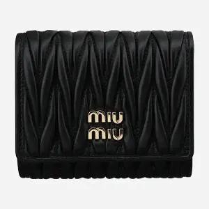 미우미우 6S 5MH033 AFPP F0002 마테라쎄 나파 레더 플랩 카드 지갑 블랙