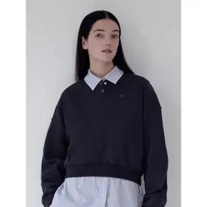 [키르시](대전신세계) 플레인 버튼 포인트 스웨트셔츠 [다크 네이비]