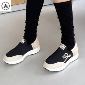 [애슬릿] 끈없는 가죽 메쉬 스니커즈 여성 발 편한 운동화