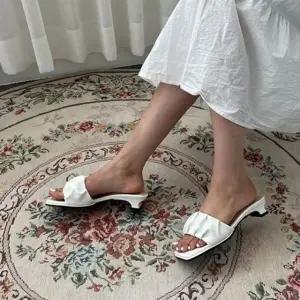 셔링 어퍼 포인트 스퀘어 토 로우힐 뮬 6SS