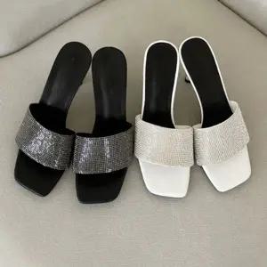 큐빅 밴드 포인트 스퀘어 토 뮬 힐 6SS