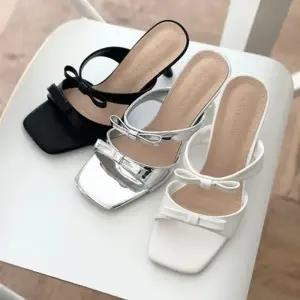 리본 디테일 스퀘어 토 뮬 샌들 슈즈 6SS