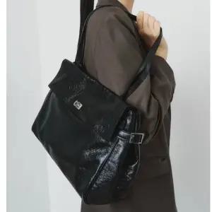 갤러리아 헤지스핸드백 HIBA6E158BK [H-ORA] 오라 커뮤트 레더 숄더백 L