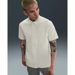 [나이키] 24.7 퍼펙트스트레치 남성 드라이 핏 반팔 버튼다운 탑 HQ6959-133 세일