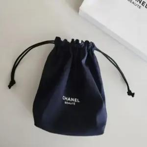 샤넬 뷰티 리버시블 주머니/샤넬 뷰티 네오프랜 고리주머니