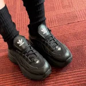 [정품] 아디다스 우먼스 오즈가이아 키높이 운동화 블랙 IG6045 JQ4110