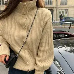 제타 버튼 니트 가디건 가을 겨울 데일리 출근룩