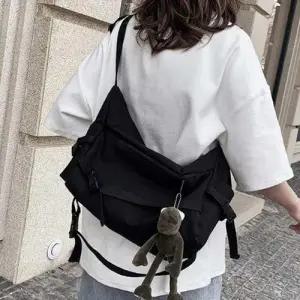 남녀공용 크로스 메신저백 방수 옆으로 매는 가방 WEC908D