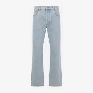 라이트 블루 코튼 데님 레귤러 핏 진 8V3DE14C BA5508