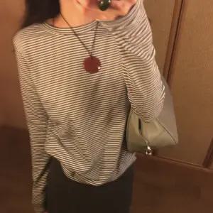 [메이비베이비] Coltella Tee (2colors)